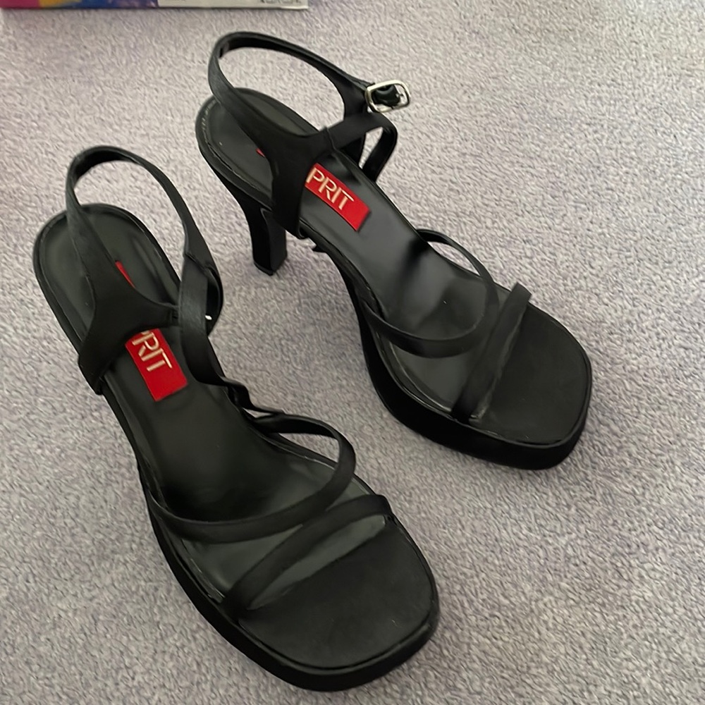 Esprit size 7 black satin sandals